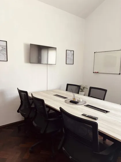 Sala De Reuniones Por Día Para 7 Personas
