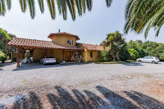 Casa En Arriendo De 5 Dorm. En Colina