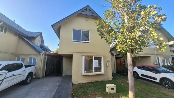 Hermosa Casa Con Paneles Solares En Condominio Laguna Norte!