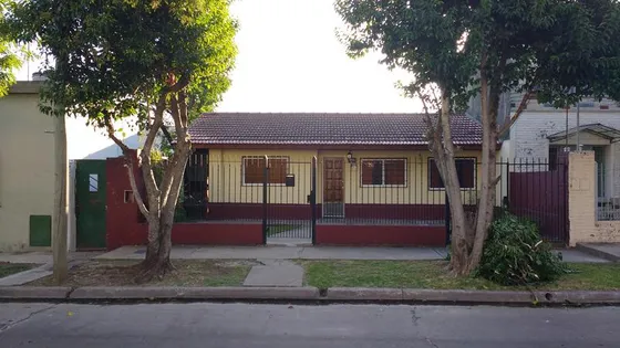 Venta Casa   3 Amb  270 M2 Cochera Patio Turdera