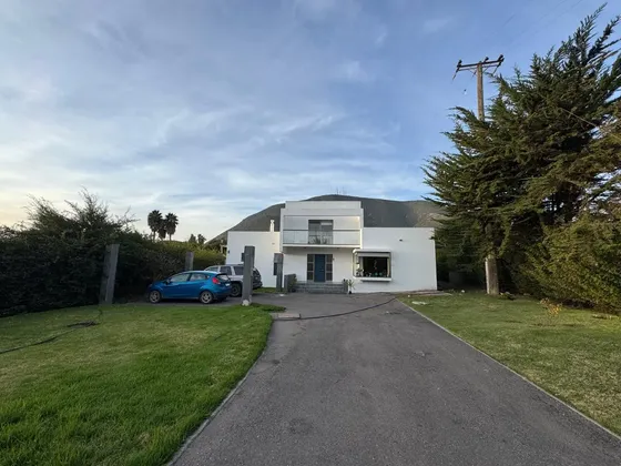 Se Vende Gran Casa Con Gran Terreno Frente A Colegio Aleman