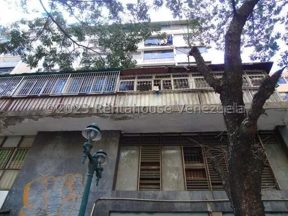 Yb Se Vende Amplio Local A Pie De Calle En La Candelaria #23-30027