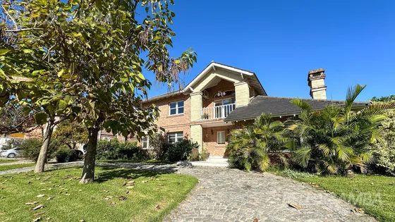 Venta Casa 6 Ambientes 3 Dormitorios En Solares De Talar