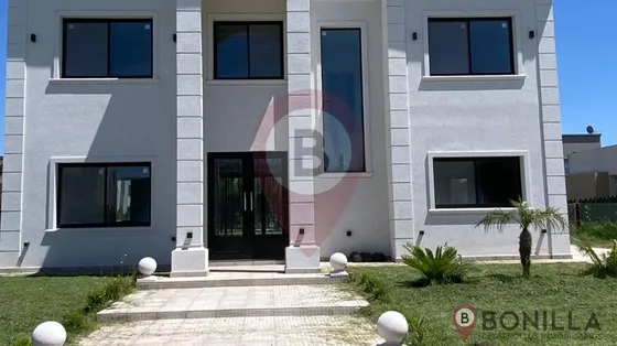 Casa De Dos Plantas Estilo Ingles En Lagos De Canning 1