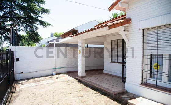 Chalet 3 Ambientes En Venta Jose  Mármol