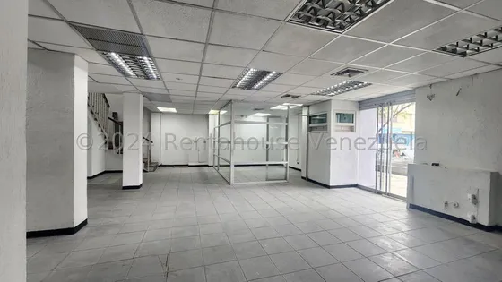 Local Comercial En Alquiler En Barquisimeto Calle 42 Excelente Zona De Alto Trafico, Construcción De 250m2 Ideal Para Su Proyecto! Cod 25 8501 Comunicate Soy Gabi Irastorza                          