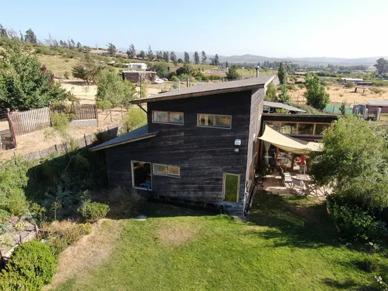 Hermosa Parcela Con Moderna Casa De Adobe (129081)
