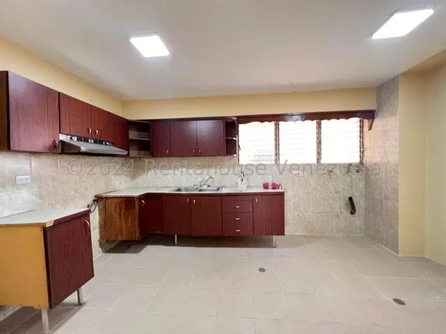 Apartamento En Venta Maracay Urb La Floresta 24-27185 Apd