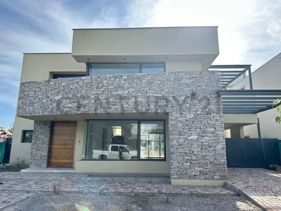 Venta De Casa. Las Cortaderas I. Guaymallen. Mendoza.