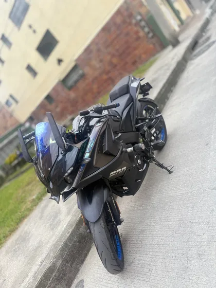 Pulsar Deportiva Rs200 Con Diseño De Chimuelo