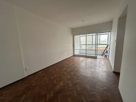 Centro Ref Y1715  Apartamento En Alquiler (ejido Y Av. 18 De Julio) A Metros De La Intendencia