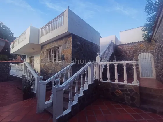 En Venta Espectacular Casa En Caraballeda, En La Avenida Niza Jm 24:5705
