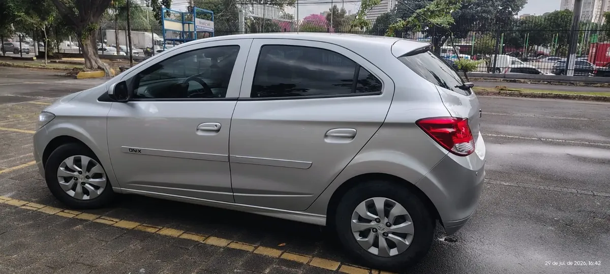 Chevrolet Onix 2018 1.0 Joy 5p — foto 5