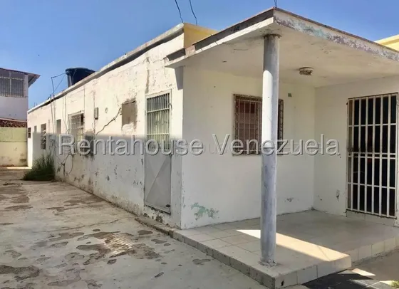 Venta De Casa En La Av Ollarvides De La Puerta Maraven