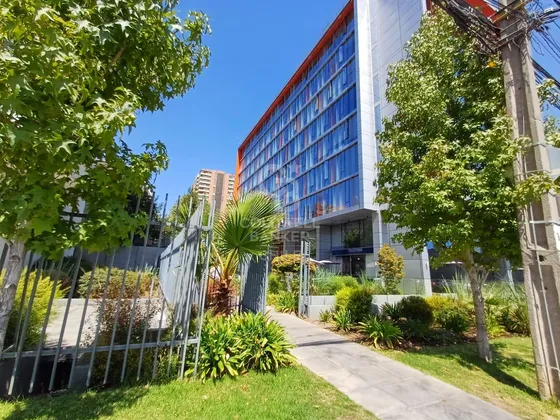 Oficina Ubicada En Edificio Uptdown