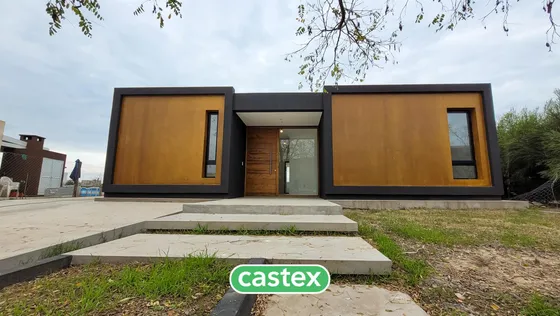 Casa Al Agua De 4 Ambientes En Venta En Canton Golf, Escobar