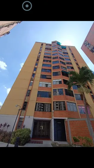 Michelle Vende Apartamento En Res Tenis Garden Urb La Granja Js-d /426