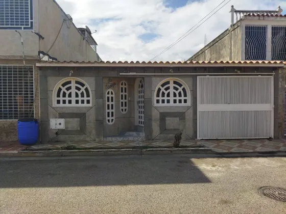 Vende Hermosa Casa Ubicada En Urb. Parque Los Overos, Sector La Encrucijada Turmero  Estado  Aragua   022js