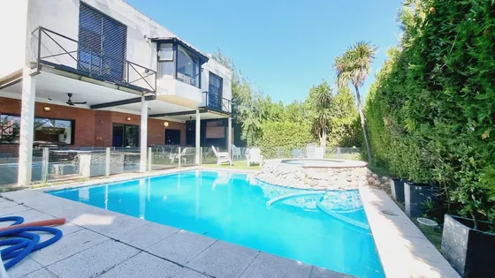 Casa De 7 Ambientes Con Pileta 