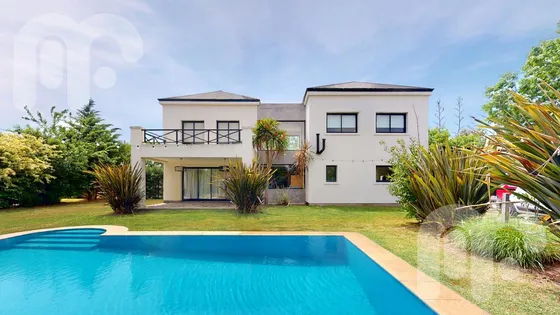 Venta Casa De 4 Dormitorios En City Bel