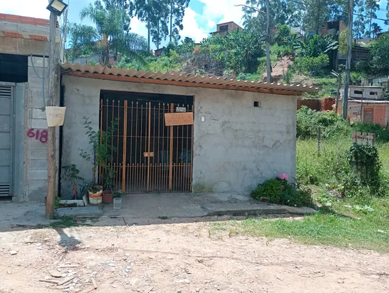 Casa 4 Cômodos E Dois Banheiros 