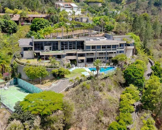 Imponente Casa Con Cine Y Grandiosas Areas Sociales En Venta En La Trinidad Yf