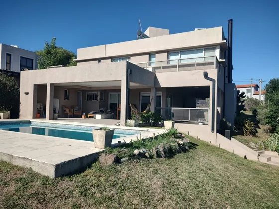 Casa 3 Dormitorios - Lomas Del Rey - Mayu Sumaj