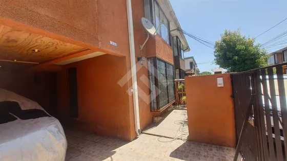 Casa En Venta De 5 Dorm. En Maipú
