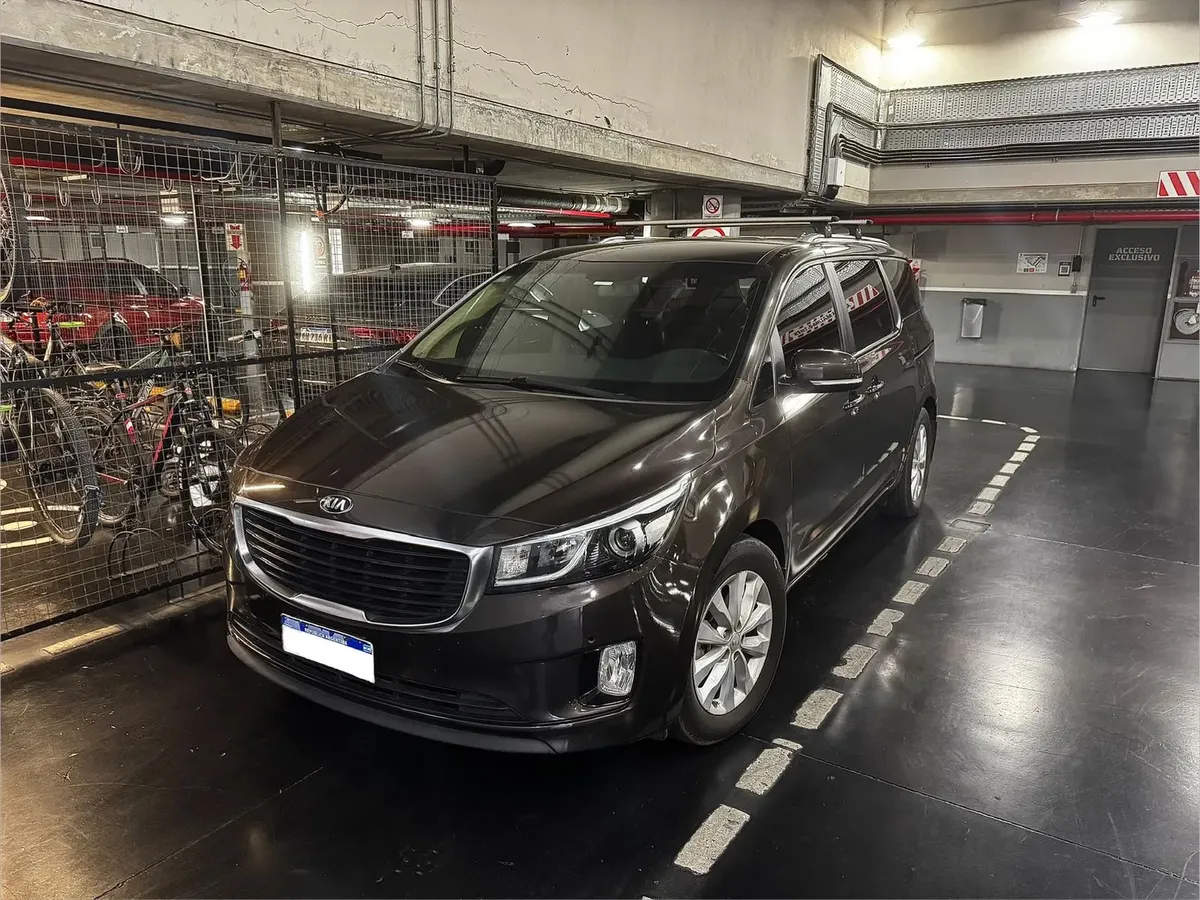 Kia Carnival EX