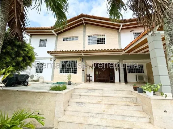 Andreymar Canelón Vende Maravillosa Casa De Dos Plantas Al Este De Barquisimeto, Con Agradable Clima De Montaña, Cómodas Habitaciones.