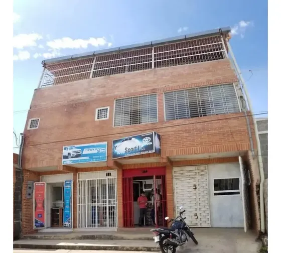 Edificio Con Locales Cerca Palacio De Justicia