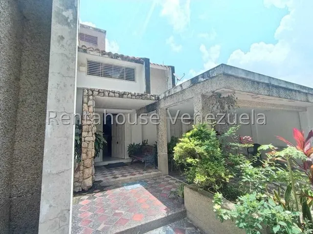 Casa Quinta Inm De Dos Niveles Ubicada En Una De Las Mejores Zonas, Calle Cerrada Con Vigilancia Las 24 Horas. Prebo