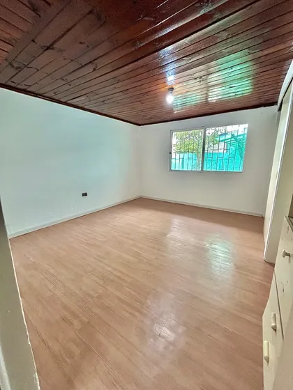 Amplia Casa De Un Piso En Maipú
