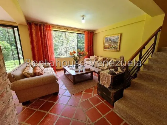 Townhouse En Venta En Oripoto Con Patio Privado Y Acogedoras Áreas