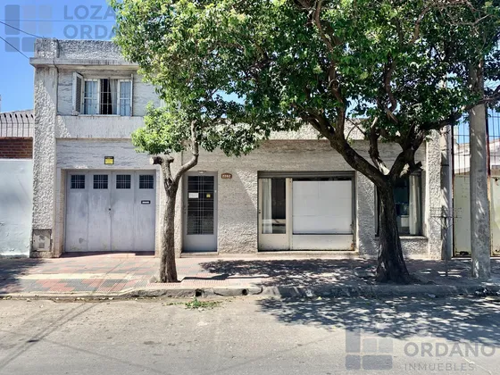 Casa En Venta 3 Dorm.  B° Pueyrredón Apto Crédito