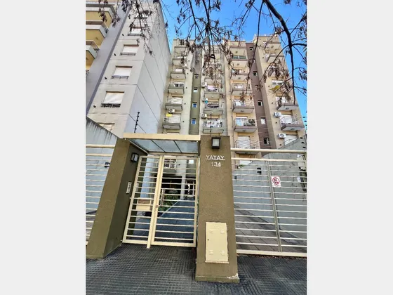 Monoambiente Al Frente Con Balcón, En Alquiler, Morón 