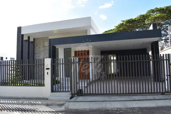 Venta - Casa Moderna En Residencial Don José María, Llanos De Gurabo (hfc-227)