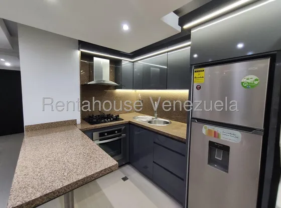 Rafael Gamarra Alquila Apartamento Bello, 2e13350, Conjunto Residencial Exclusivo Al Oeste De La Ciudad. Con 69mts2, Este Bello Apartamento Remodelado, Con 2 Hab Y 2 Baños, Piscina Y Mucho Nás.