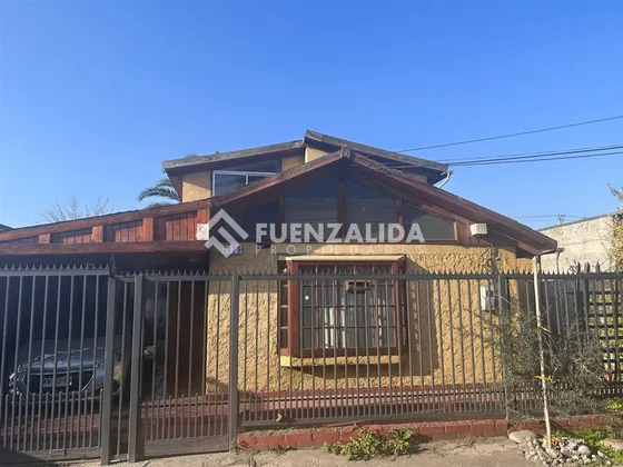 Casa En Venta De 5 Dorm. En Maipú