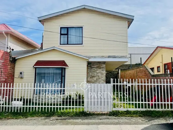 Hermosa Casa Remodelada En Sector Tranquilo Y D...
