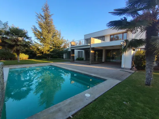 Preciosa Casa Mediterránea En Exclusivo Condominio Lonquén