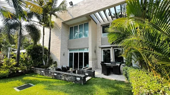 Mariana Castillo Vende O Alquila Town House Twon House Terrazas De La Vina - Elth-023