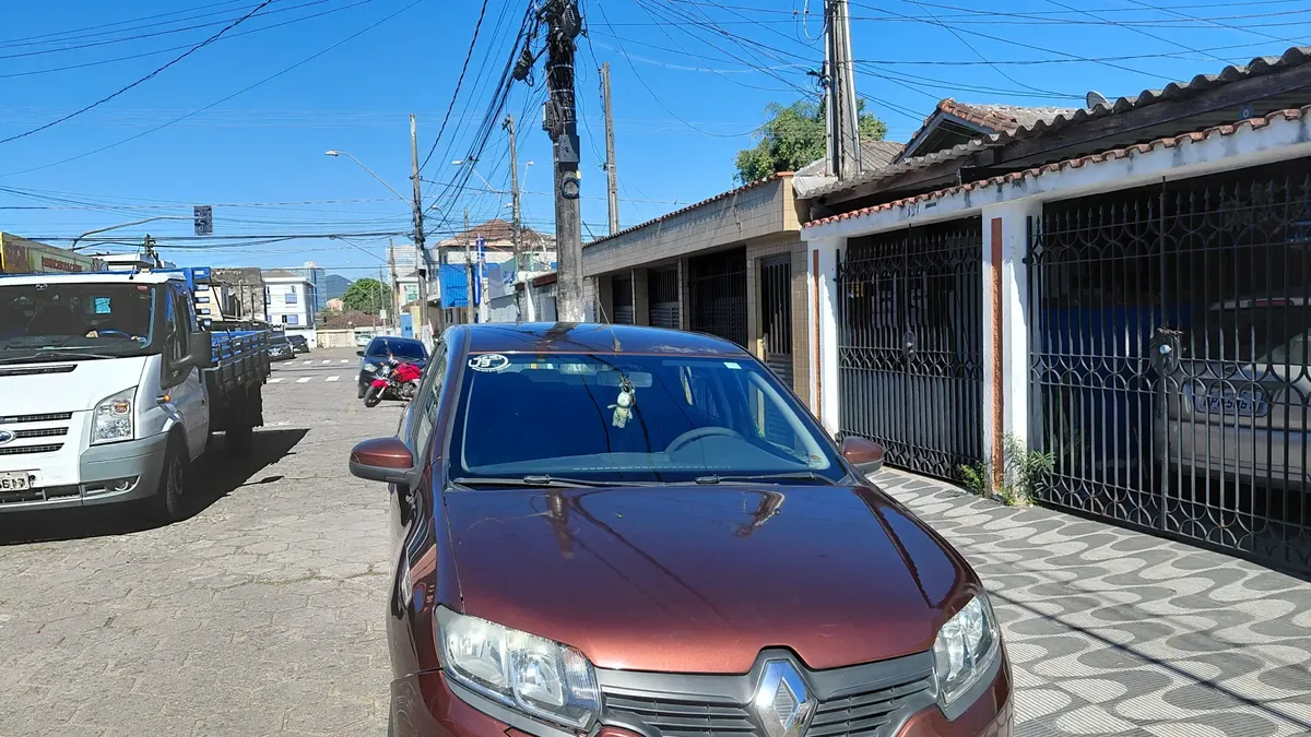 Renault Logan 2015 1.0 16v Expression Hi-flex 4p — foto 5
