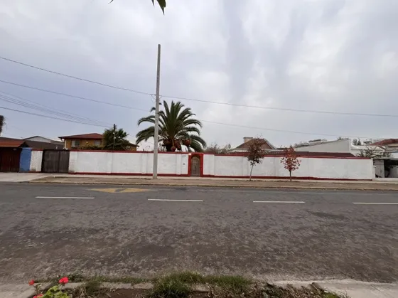 Terreno De 1330mt Con Casa Y Otras Construcciones