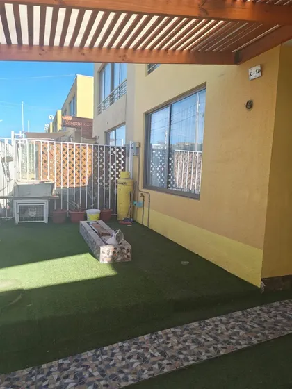 Casa Amplia En Condominio En Arriendo De 5 Dorm. En Calama