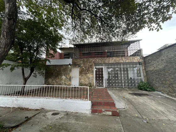 ¡descubre Tu Nuevo Hogar En La Exclusiva Urbanización Santa Cecilia! - Casa En Venta