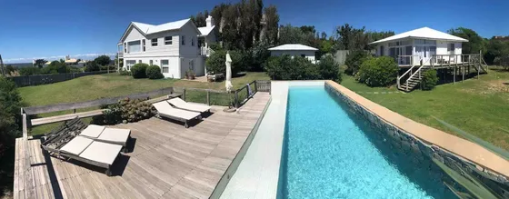 Casa En Venta En Punta Piedras