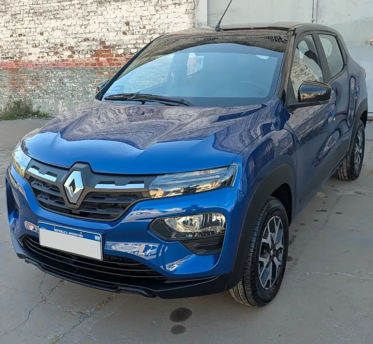 Renault Kwid 1.0 SCE 66 HP Iconic Two-Tone