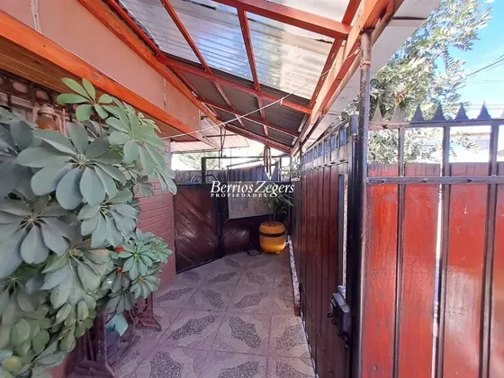 Casa En Venta De 3 Dorm. En La Florida