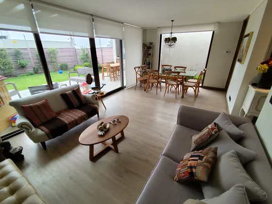 Casa  Moderna Y Segura En El Mejor Sector De Concón